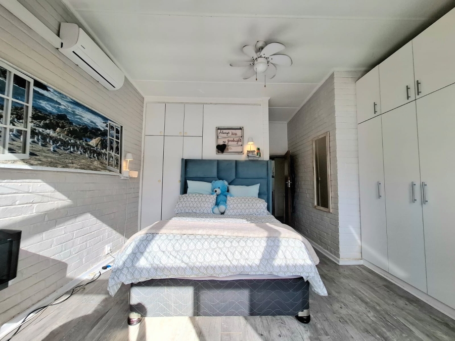 2 Bedroom Property for Sale in Bonza Bay Eastern Cape